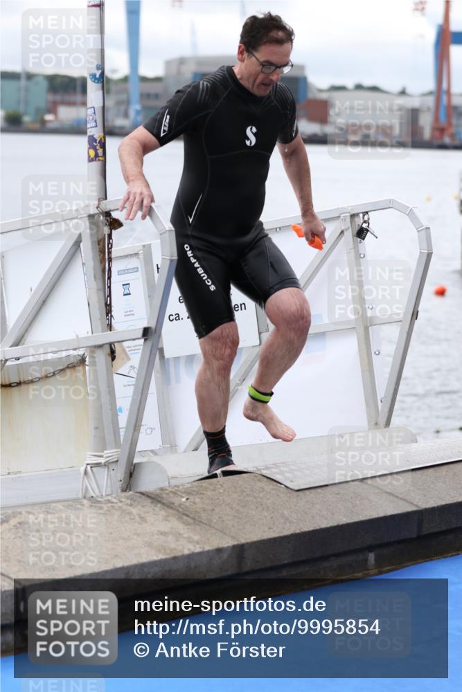 16.08.2026 - KN Förde Triathlon 2026 Antke Förster http://msf.ph/oto/9995854 16.08.2026 11:11:16 Schwimmen 424, 439, 426 meine-sportfotos.de