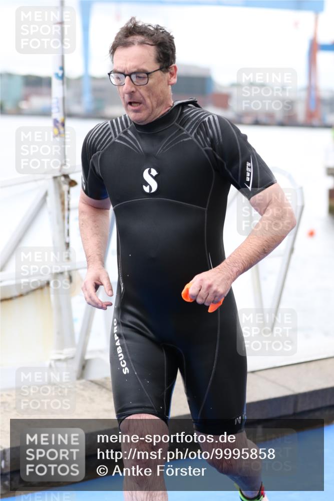 16.08.2026 - KN Förde Triathlon 2026 Antke Förster http://msf.ph/oto/9995858 16.08.2026 11:11:18 Schwimmen 424, 439, 426 meine-sportfotos.de