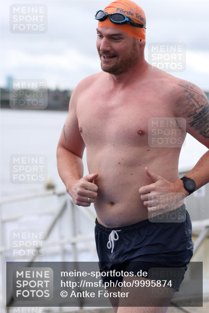 16.08.2026 - KN Förde Triathlon 2026 Antke Förster http://msf.ph/oto/9995874 16.08.2026 11:12:34 Schwimmen 436 meine-sportfotos.de
