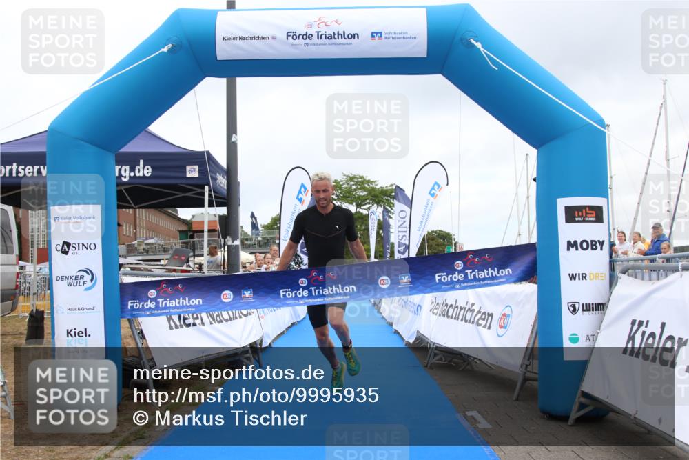 16.08.2026 - KN Förde Triathlon 2026 Markus Tischler http://msf.ph/oto/9995935 16.08.2026 11:50:42 Ziel 330, 330 meine-sportfotos.de