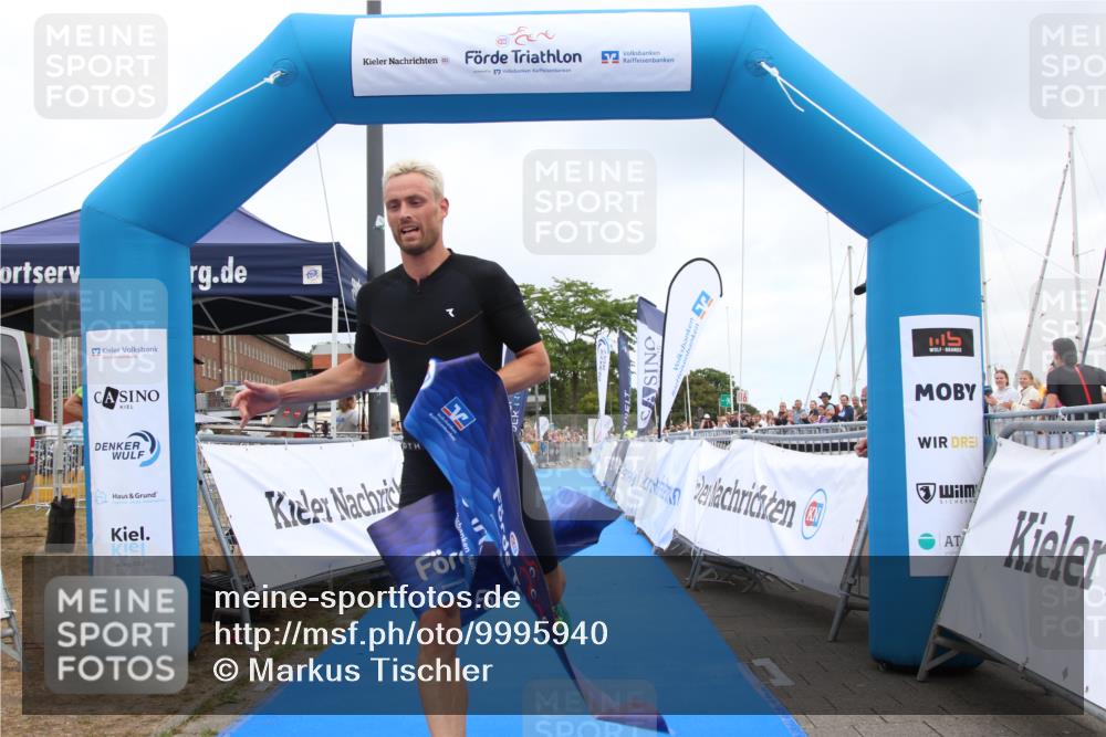 16.08.2026 - KN Förde Triathlon 2026 Markus Tischler http://msf.ph/oto/9995940 16.08.2026 11:50:43 Ziel 330, 330 meine-sportfotos.de