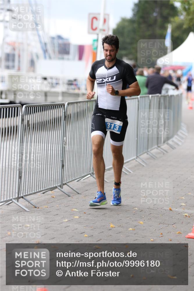 16.08.2026 - KN Förde Triathlon 2026 Antke Förster http://msf.ph/oto/9996180 16.08.2026 11:46:20 Laufen  meine-sportfotos.de