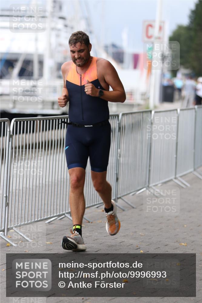 16.08.2026 - KN Förde Triathlon 2026 Antke Förster http://msf.ph/oto/9996993 16.08.2026 12:02:55 Laufen  meine-sportfotos.de