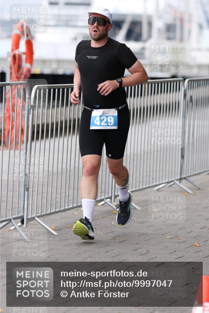 16.08.2026 - KN Förde Triathlon 2026 Antke Förster http://msf.ph/oto/9997047 16.08.2026 12:04:29 Laufen  meine-sportfotos.de