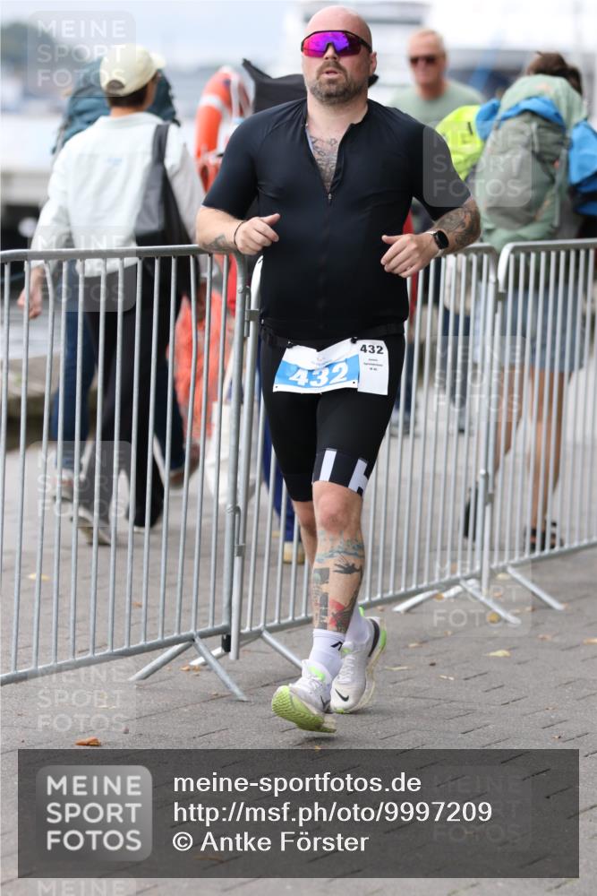 16.08.2026 - KN Förde Triathlon 2026 Antke Förster http://msf.ph/oto/9997209 16.08.2026 12:07:31 Laufen  meine-sportfotos.de