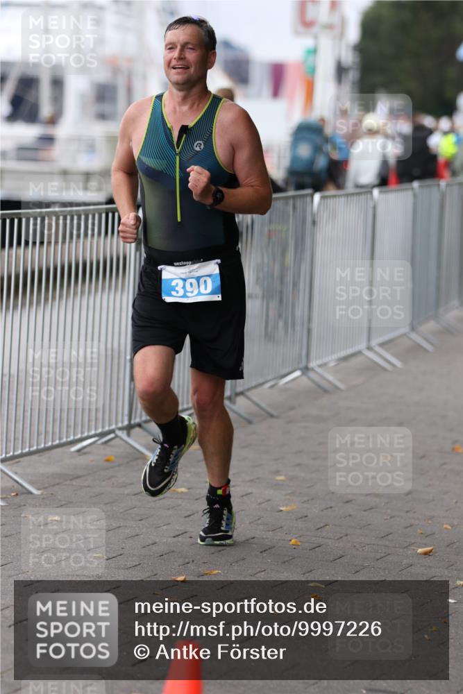 16.08.2026 - KN Förde Triathlon 2026 Antke Förster http://msf.ph/oto/9997226 16.08.2026 12:07:51 Laufen  meine-sportfotos.de