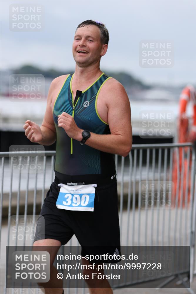 16.08.2026 - KN Förde Triathlon 2026 Antke Förster http://msf.ph/oto/9997228 16.08.2026 12:07:52 Laufen  meine-sportfotos.de