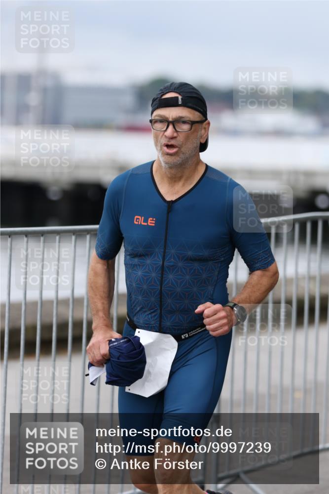 16.08.2026 - KN Förde Triathlon 2026 Antke Förster http://msf.ph/oto/9997239 16.08.2026 12:08:05 Laufen  meine-sportfotos.de
