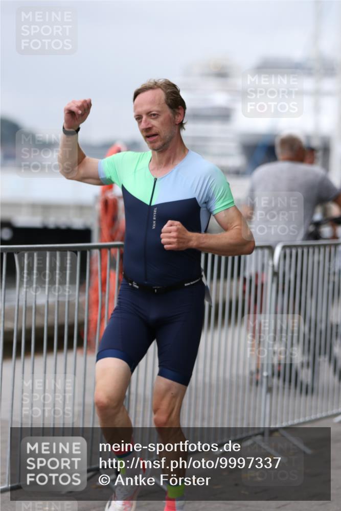 16.08.2026 - KN Förde Triathlon 2026 Antke Förster http://msf.ph/oto/9997337 16.08.2026 12:10:05 Laufen  meine-sportfotos.de