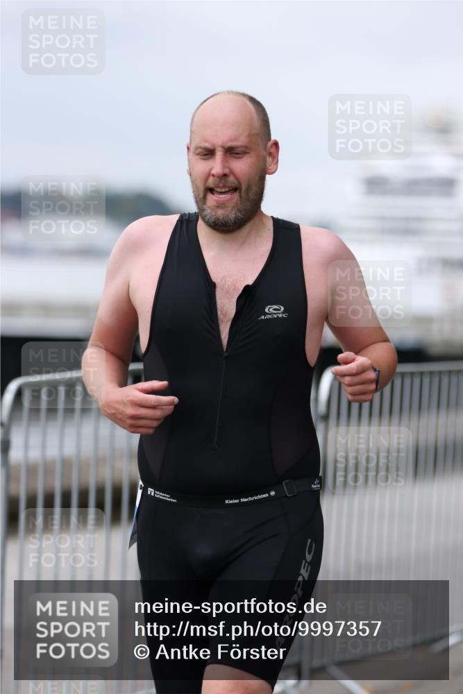 16.08.2026 - KN Förde Triathlon 2026 Antke Förster http://msf.ph/oto/9997357 16.08.2026 12:10:41 Laufen  meine-sportfotos.de