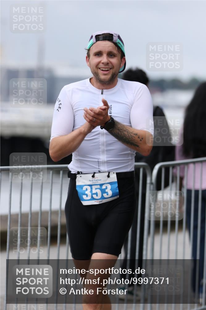 16.08.2026 - KN Förde Triathlon 2026 Antke Förster http://msf.ph/oto/9997371 16.08.2026 12:11:02 Laufen  meine-sportfotos.de