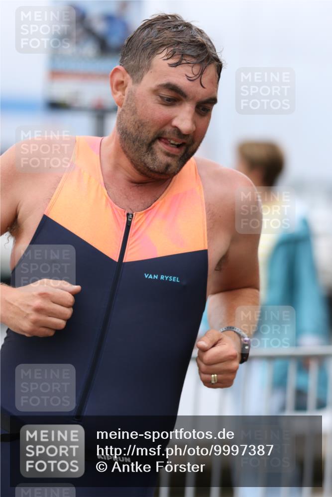 16.08.2026 - KN Förde Triathlon 2026 Antke Förster http://msf.ph/oto/9997387 16.08.2026 12:11:30 Laufen  meine-sportfotos.de