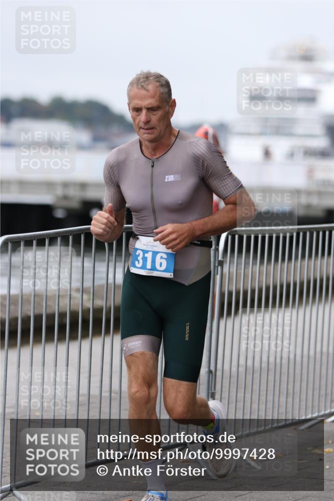 16.08.2026 - KN Förde Triathlon 2026 Antke Förster http://msf.ph/oto/9997428 16.08.2026 12:12:48 Laufen  meine-sportfotos.de
