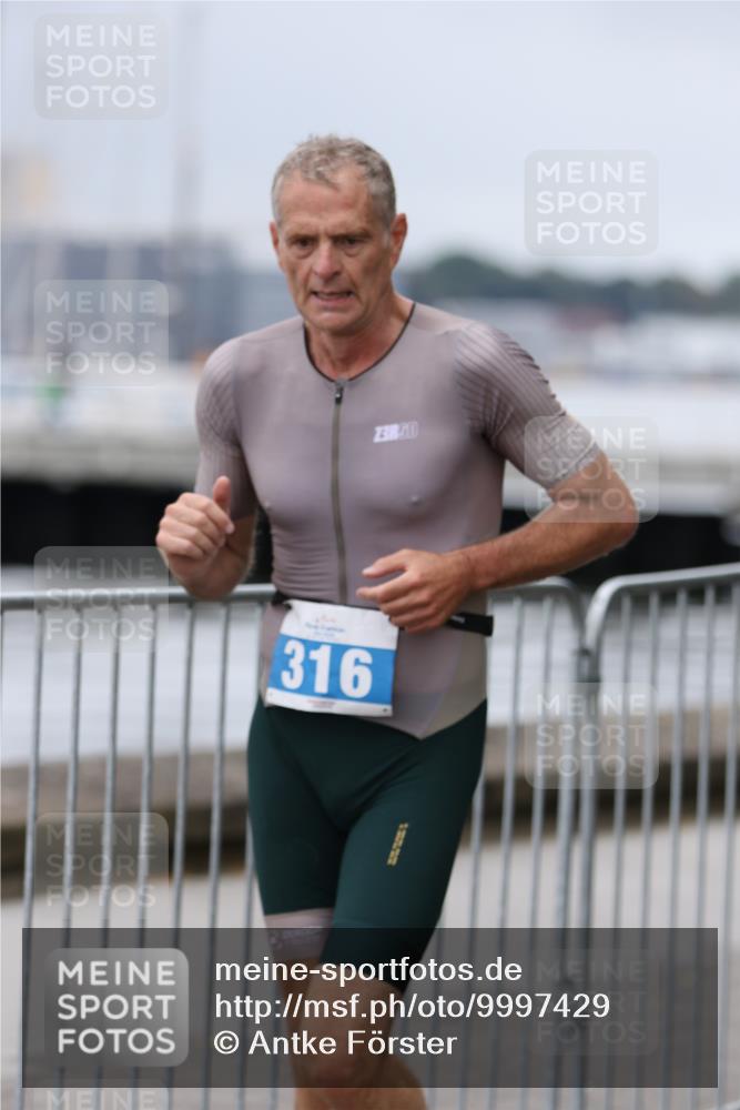 16.08.2026 - KN Förde Triathlon 2026 Antke Förster http://msf.ph/oto/9997429 16.08.2026 12:12:49 Laufen  meine-sportfotos.de