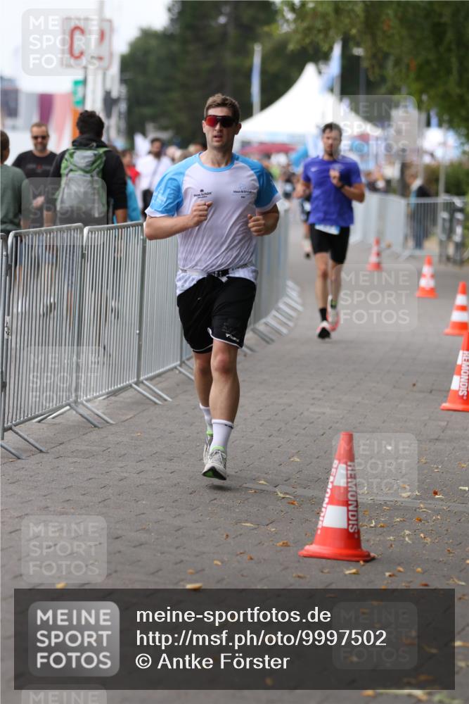 16.08.2026 - KN Förde Triathlon 2026 Antke Förster http://msf.ph/oto/9997502 16.08.2026 12:15:12 Laufen  meine-sportfotos.de