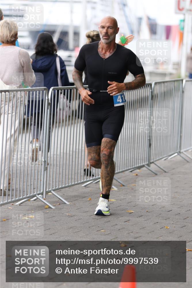 16.08.2026 - KN Förde Triathlon 2026 Antke Förster http://msf.ph/oto/9997539 16.08.2026 12:16:02 Laufen  meine-sportfotos.de