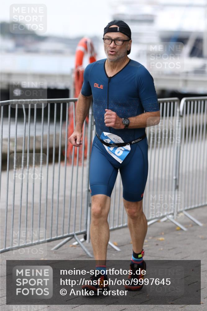 16.08.2026 - KN Förde Triathlon 2026 Antke Förster http://msf.ph/oto/9997645 16.08.2026 12:18:51 Laufen  meine-sportfotos.de