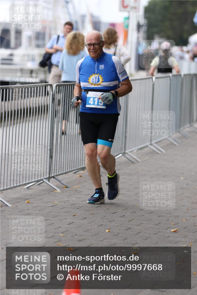 16.08.2026 - KN Förde Triathlon 2026 Antke Förster http://msf.ph/oto/9997668 16.08.2026 12:19:32 Laufen  meine-sportfotos.de