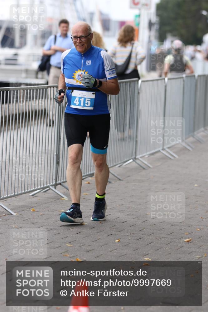 16.08.2026 - KN Förde Triathlon 2026 Antke Förster http://msf.ph/oto/9997669 16.08.2026 12:19:32 Laufen  meine-sportfotos.de