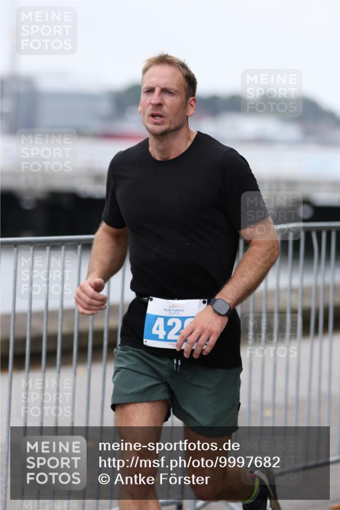16.08.2026 - KN Förde Triathlon 2026 Antke Förster http://msf.ph/oto/9997682 16.08.2026 12:19:46 Laufen  meine-sportfotos.de