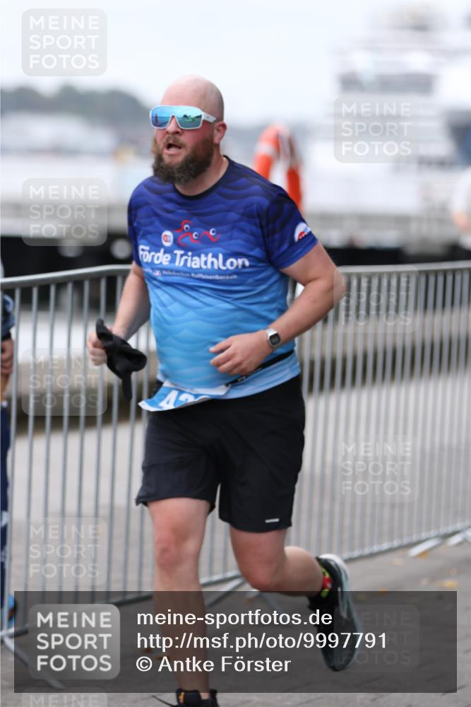 16.08.2026 - KN Förde Triathlon 2026 Antke Förster http://msf.ph/oto/9997791 16.08.2026 12:22:54 Laufen  meine-sportfotos.de