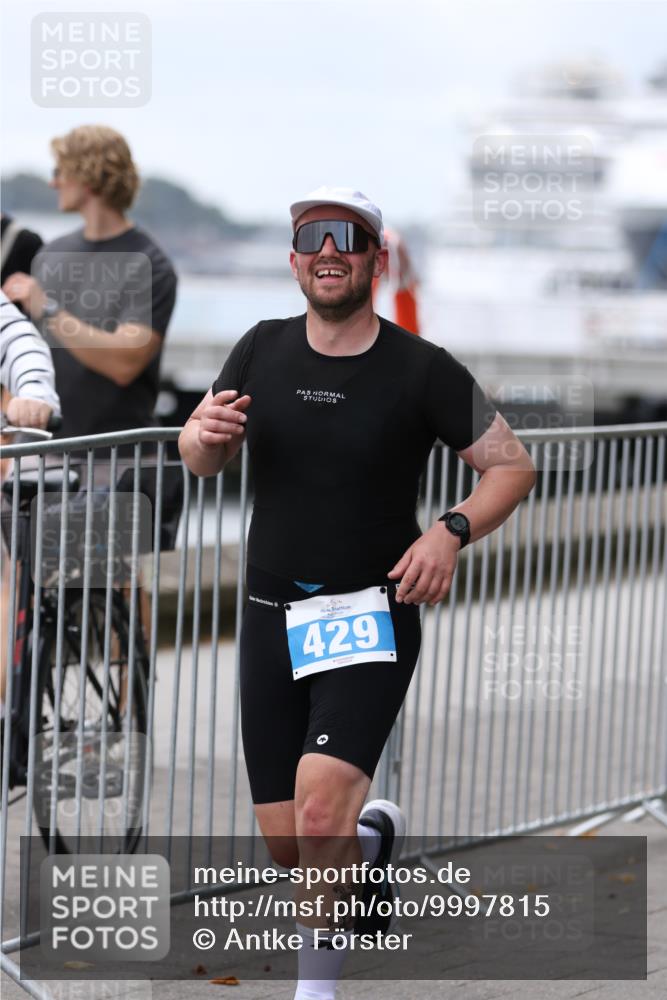 16.08.2026 - KN Förde Triathlon 2026 Antke Förster http://msf.ph/oto/9997815 16.08.2026 12:23:49 Laufen  meine-sportfotos.de