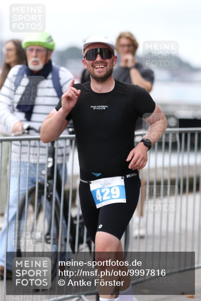 16.08.2026 - KN Förde Triathlon 2026 Antke Förster http://msf.ph/oto/9997816 16.08.2026 12:23:49 Laufen  meine-sportfotos.de