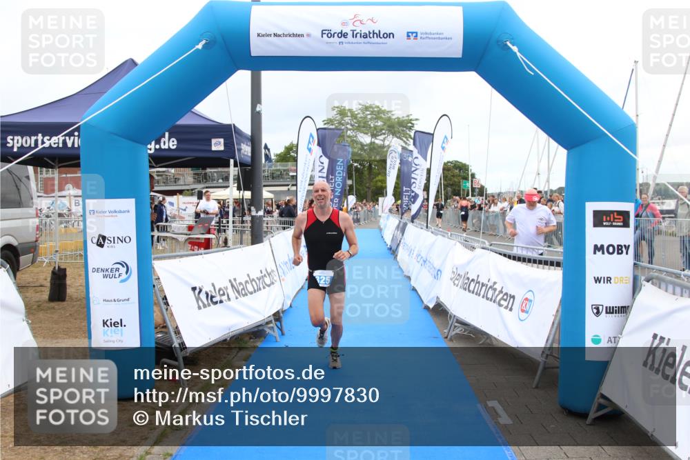 16.08.2026 - KN Förde Triathlon 2026 Markus Tischler http://msf.ph/oto/9997830 16.08.2026 12:02:08 Ziel 325, 325 meine-sportfotos.de