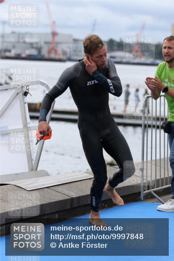 16.08.2026 - KN Förde Triathlon 2026 Antke Förster http://msf.ph/oto/9997848 16.08.2026 12:38:26 Schwimmen 504, 505 meine-sportfotos.de