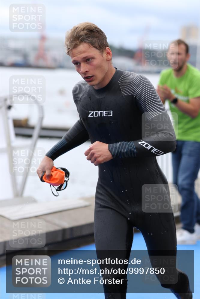 16.08.2026 - KN Förde Triathlon 2026 Antke Förster http://msf.ph/oto/9997850 16.08.2026 12:38:27 Schwimmen 505, 504, 505 meine-sportfotos.de