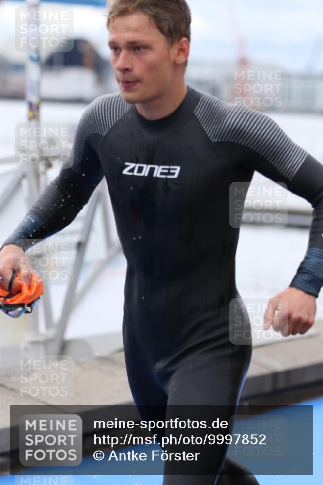 16.08.2026 - KN Förde Triathlon 2026 Antke Förster http://msf.ph/oto/9997852 16.08.2026 12:38:27 Schwimmen 505, 504, 505 meine-sportfotos.de