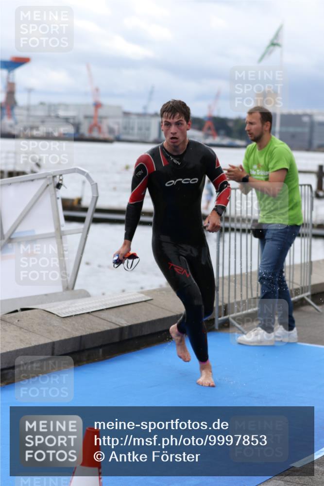 16.08.2026 - KN Förde Triathlon 2026 Antke Förster http://msf.ph/oto/9997853 16.08.2026 12:38:30 Schwimmen 505, 504 meine-sportfotos.de