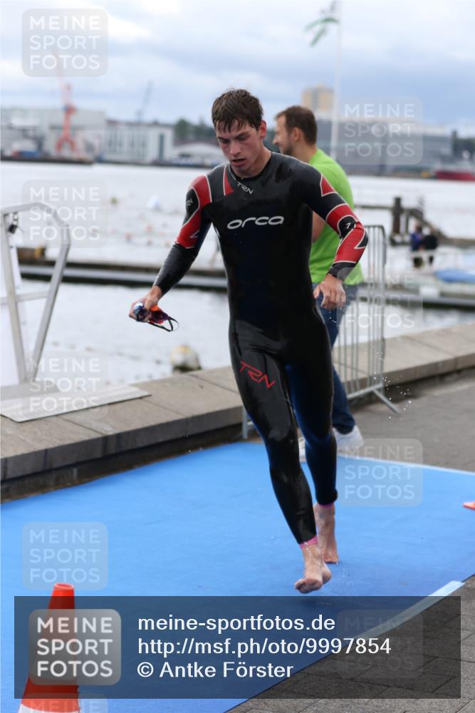 16.08.2026 - KN Förde Triathlon 2026 Antke Förster http://msf.ph/oto/9997854 16.08.2026 12:38:30 Schwimmen 505, 504 meine-sportfotos.de