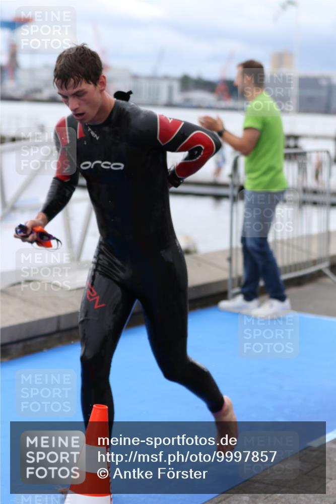16.08.2026 - KN Förde Triathlon 2026 Antke Förster http://msf.ph/oto/9997857 16.08.2026 12:38:31 Schwimmen 504, 505, 504 meine-sportfotos.de