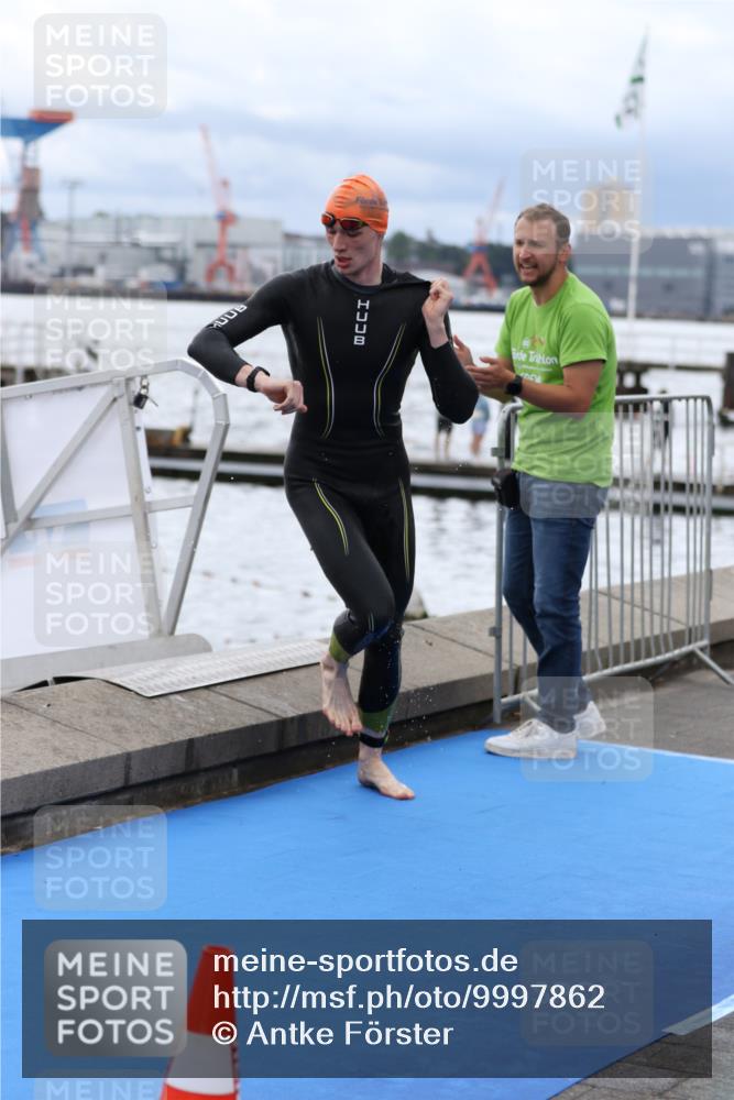 16.08.2026 - KN Förde Triathlon 2026 Antke Förster http://msf.ph/oto/9997862 16.08.2026 12:39:58 Schwimmen 512, 518, 508, 526, 531 meine-sportfotos.de