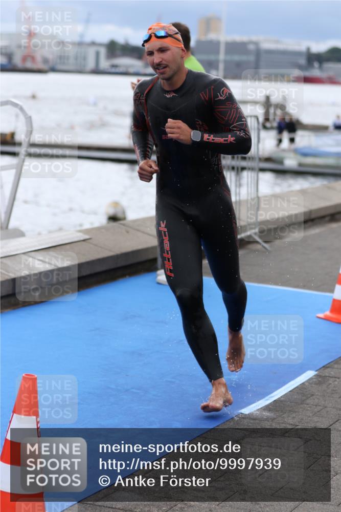 16.08.2026 - KN Förde Triathlon 2026 Antke Förster http://msf.ph/oto/9997939 16.08.2026 12:41:30 Schwimmen 506, 523, 528, 540, 543, 511, 520, 527 meine-sportfotos.de