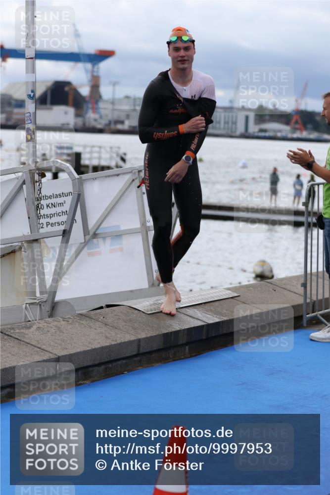 16.08.2026 - KN Förde Triathlon 2026 Antke Förster http://msf.ph/oto/9997953 16.08.2026 12:41:48 Schwimmen 511, 520, 527, 528, 540, 524, 542 meine-sportfotos.de