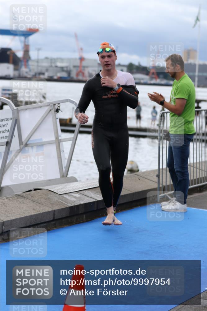 16.08.2026 - KN Förde Triathlon 2026 Antke Förster http://msf.ph/oto/9997954 16.08.2026 12:41:48 Schwimmen 511, 520, 527, 528, 540, 524, 542 meine-sportfotos.de