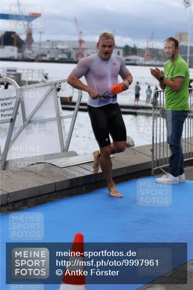 16.08.2026 - KN Förde Triathlon 2026 Antke Förster http://msf.ph/oto/9997961 16.08.2026 12:41:58 Schwimmen 511, 520, 524, 527, 542, 590 meine-sportfotos.de