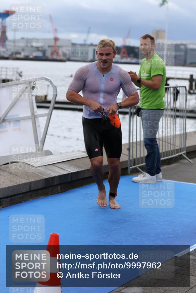 16.08.2026 - KN Förde Triathlon 2026 Antke Förster http://msf.ph/oto/9997962 16.08.2026 12:41:59 Schwimmen 511, 520, 524, 527, 542, 590 meine-sportfotos.de