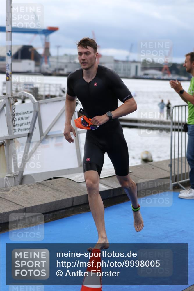 16.08.2026 - KN Förde Triathlon 2026 Antke Förster http://msf.ph/oto/9998005 16.08.2026 12:43:20 Schwimmen 525, 551, 552 meine-sportfotos.de