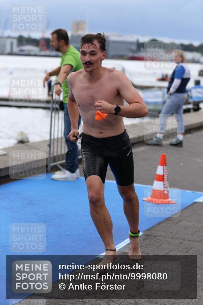 16.08.2026 - KN Förde Triathlon 2026 Antke Förster http://msf.ph/oto/9998080 16.08.2026 12:45:51 Schwimmen 515, 545, 562, 574, 580, 587, 515, 535, 557, 561, 562, 571, 701 meine-sportfotos.de