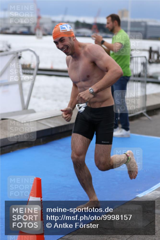 16.08.2026 - KN Förde Triathlon 2026 Antke Förster http://msf.ph/oto/9998157 16.08.2026 12:47:50 Schwimmen 565, 567, 572, 573, 579, 583, 702, 707, 712, 568, 733 meine-sportfotos.de