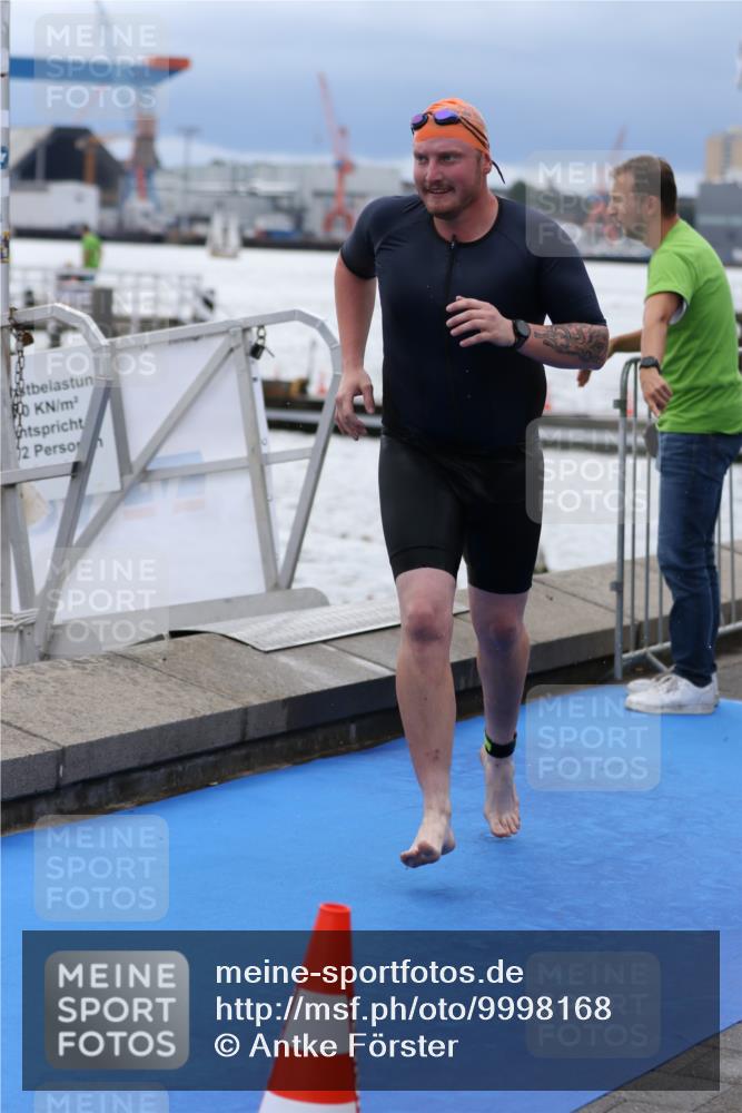 16.08.2026 - KN Förde Triathlon 2026 Antke Förster http://msf.ph/oto/9998168 16.08.2026 12:48:21 Schwimmen 568, 581, 586, 733, 539, 600, 612 meine-sportfotos.de