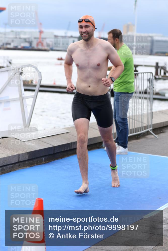16.08.2026 - KN Förde Triathlon 2026 Antke Förster http://msf.ph/oto/9998197 16.08.2026 12:49:34 Schwimmen 576, 597, 578, 592, 595, 709, 720 meine-sportfotos.de