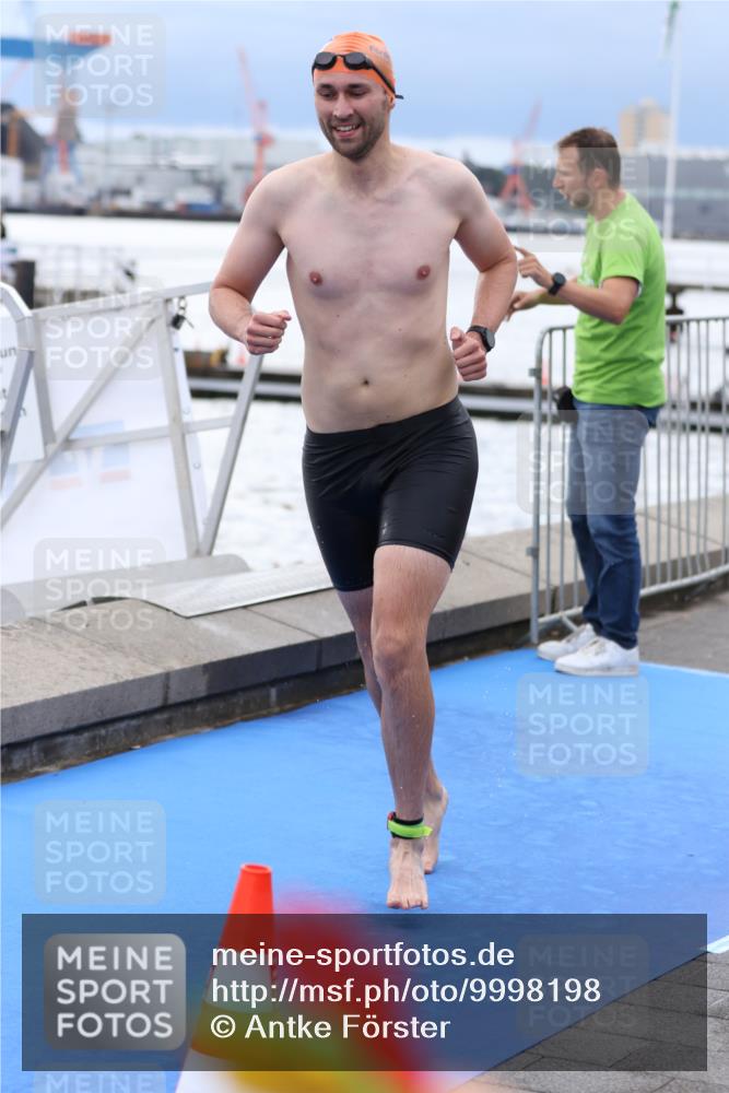 16.08.2026 - KN Förde Triathlon 2026 Antke Förster http://msf.ph/oto/9998198 16.08.2026 12:49:34 Schwimmen 576, 597, 578, 592, 595, 709, 720 meine-sportfotos.de