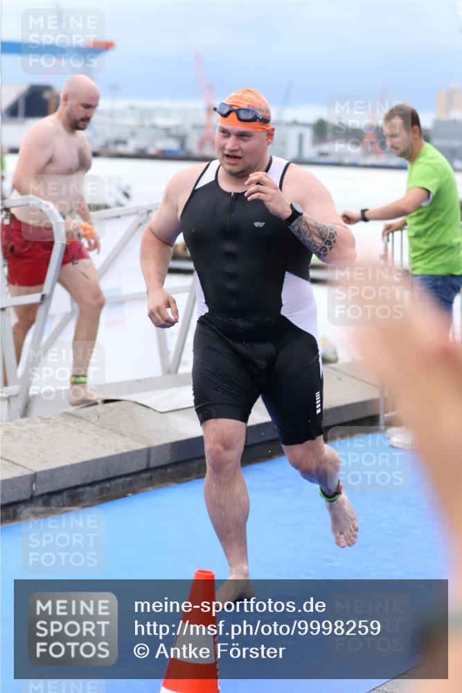 16.08.2026 - KN Förde Triathlon 2026 Antke Förster http://msf.ph/oto/9998259 16.08.2026 12:50:52 Schwimmen 596, 599, 602, 603, 706, 714, 727, 599, 607, 713, 715, 718, 723, 724 meine-sportfotos.de