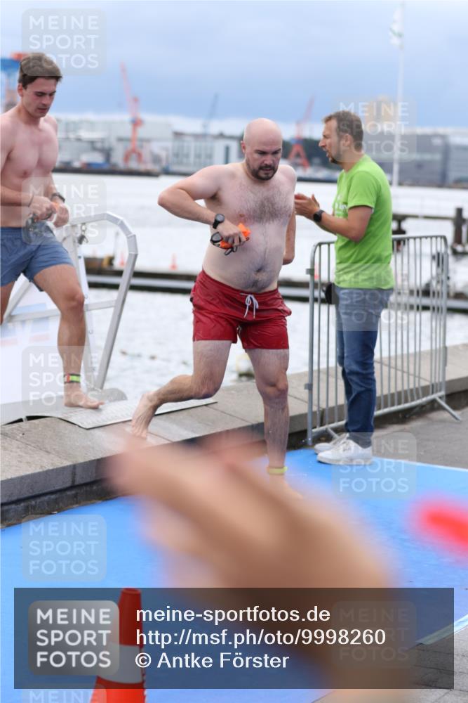 16.08.2026 - KN Förde Triathlon 2026 Antke Förster http://msf.ph/oto/9998260 16.08.2026 12:50:53 Schwimmen 596, 599, 602, 603, 607, 706, 714, 727, 607, 713, 715, 718, 723, 724, 729 meine-sportfotos.de