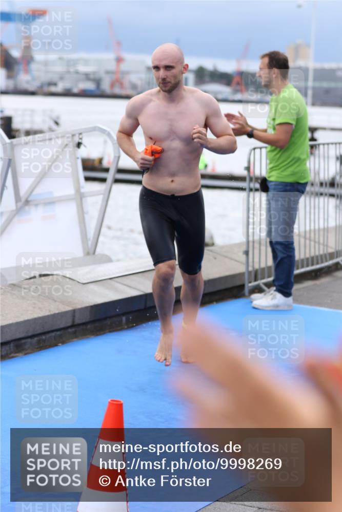 16.08.2026 - KN Förde Triathlon 2026 Antke Förster http://msf.ph/oto/9998269 16.08.2026 12:51:00 Schwimmen 596, 599, 603, 607, 706, 713, 714, 718, 727, 713, 715, 723, 724, 725, 729 meine-sportfotos.de