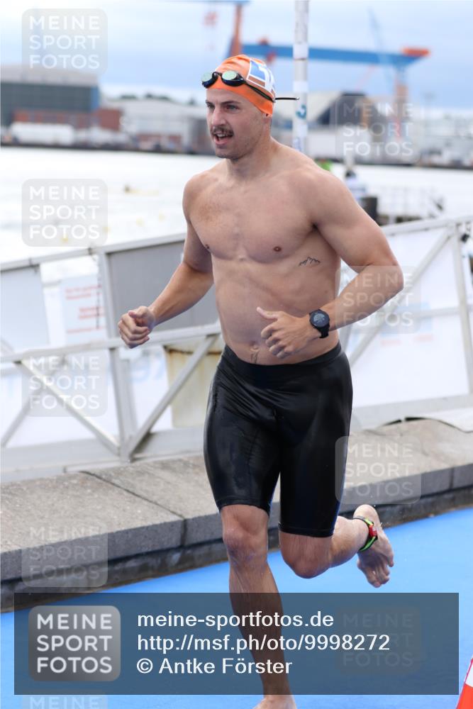 16.08.2026 - KN Förde Triathlon 2026 Antke Förster http://msf.ph/oto/9998272 16.08.2026 12:51:05 Schwimmen 596, 599, 607, 706, 713, 714, 718, 724, 727, 715, 723, 724, 725, 729 meine-sportfotos.de